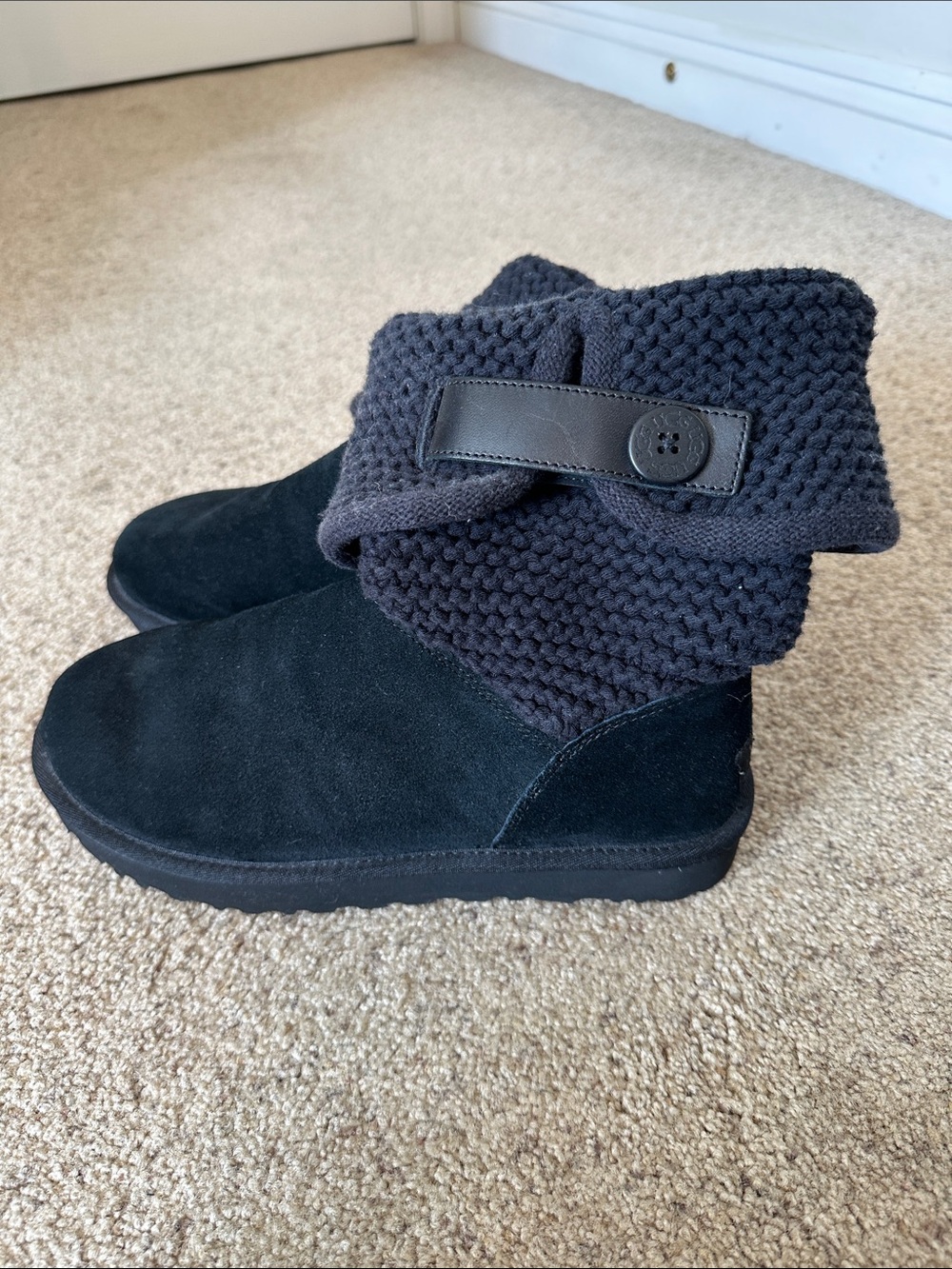 UGG Black Knit-Lined Boot Interior Label Detail